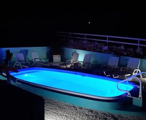 Amazing View Bungalows zwembad by night